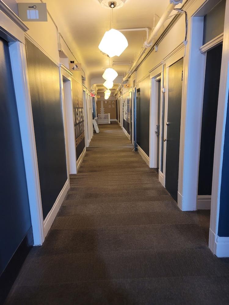Ansonia Hotel - Hostel photo 6