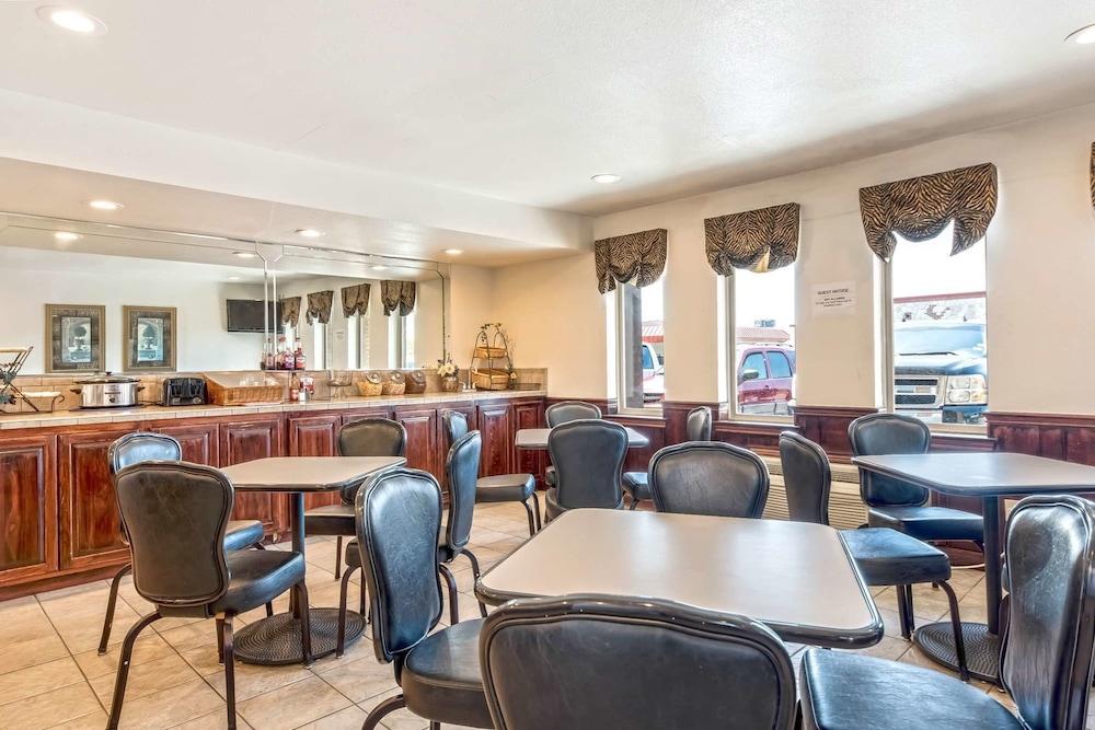 Americas Best Value Inn Paris photo 17
