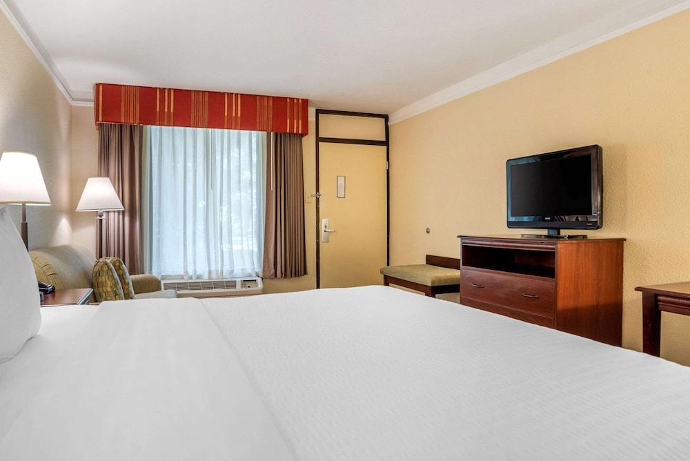 Clarion Inn and Conference Center photo 11