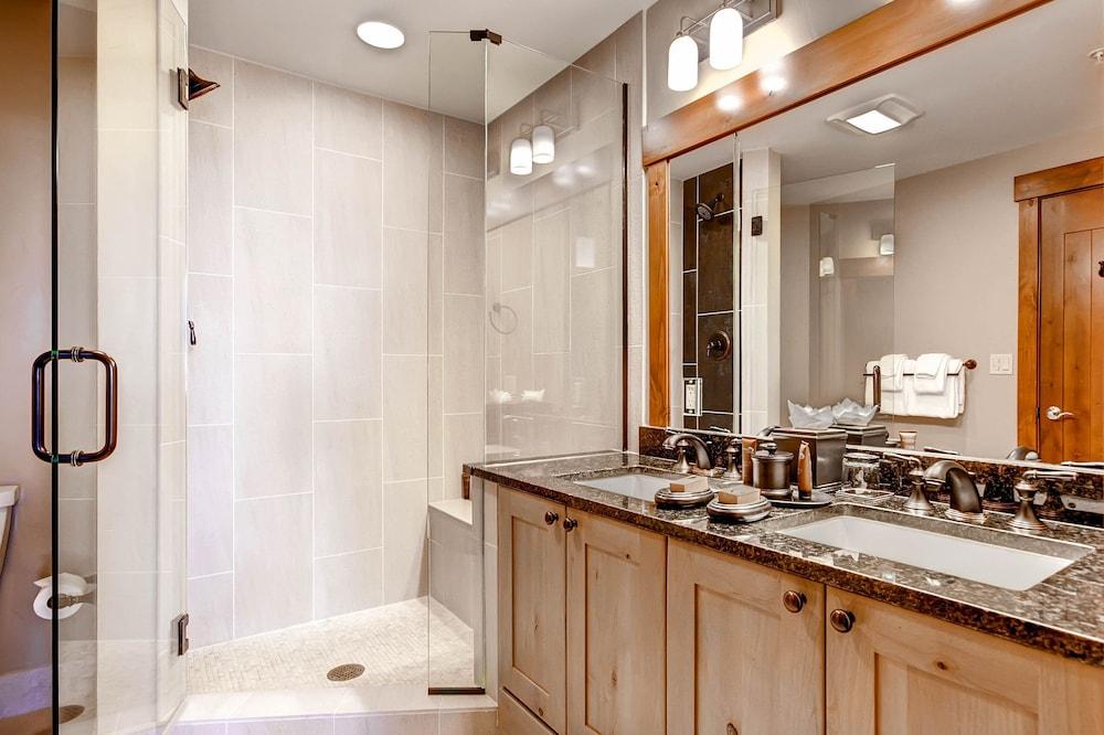 One Ski Hill Place, a RockResort, by Vail Resorts photo 97