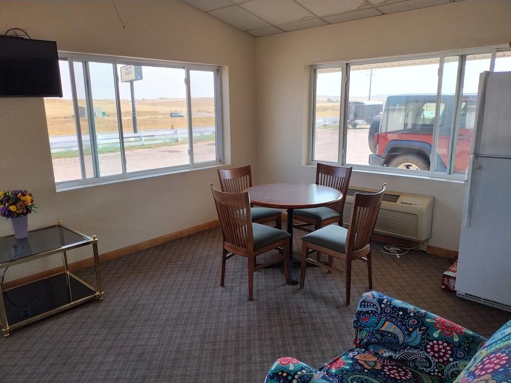 First Interstate Inn photo 2