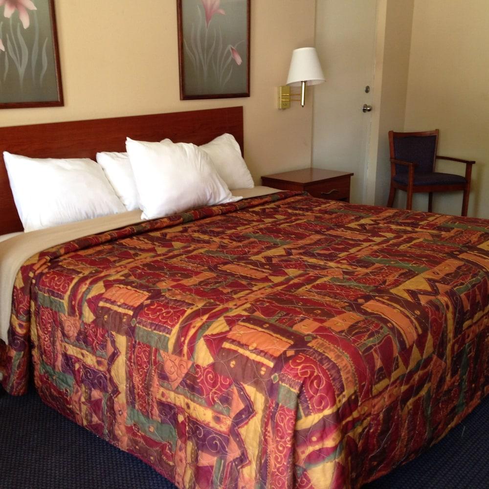 Knights Inn Elizabethtown photo 3