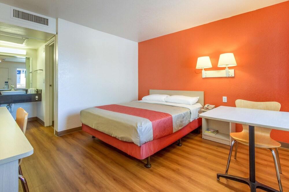 Motel 6 Phoenix North - Bell Road photo 10
