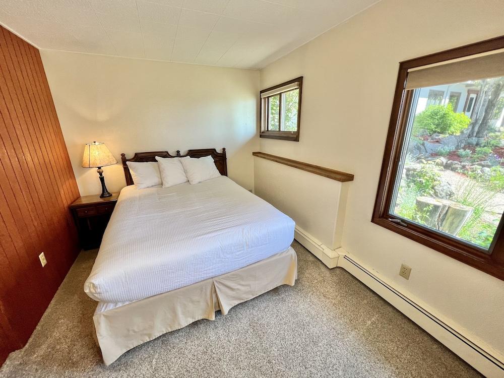 Thomsonite Beach Inn photo 24