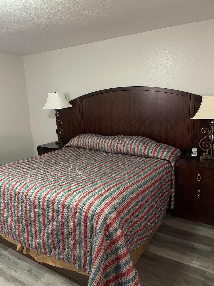 Four Corners Inn photo 2