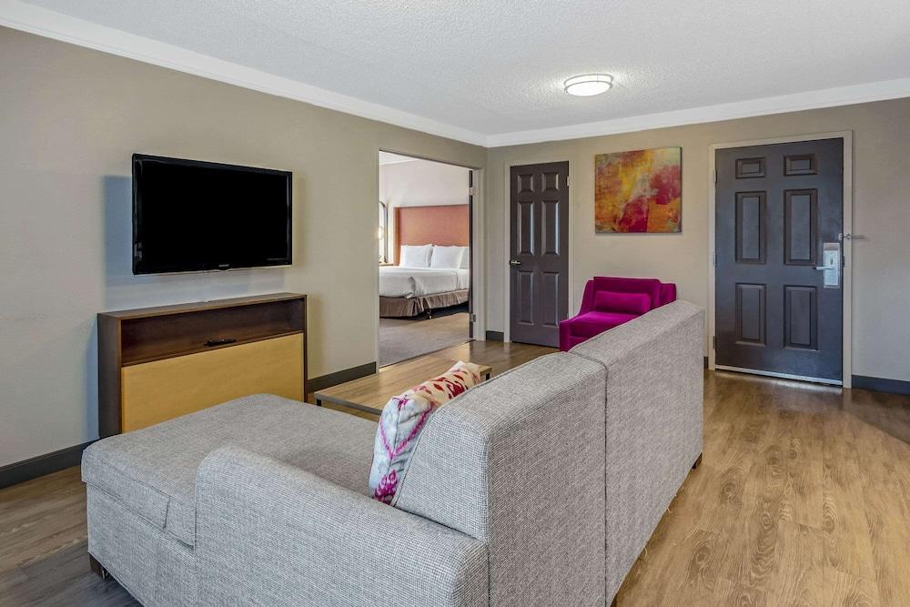 La Quinta Inn & Suites by Wyndham San Francisco Airport N photo 30