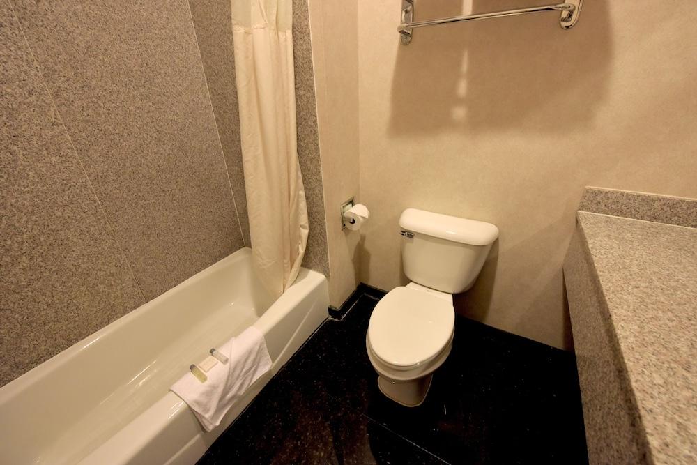 Crown Choice Inn & Suites Lakeview & Waterpark photo 44