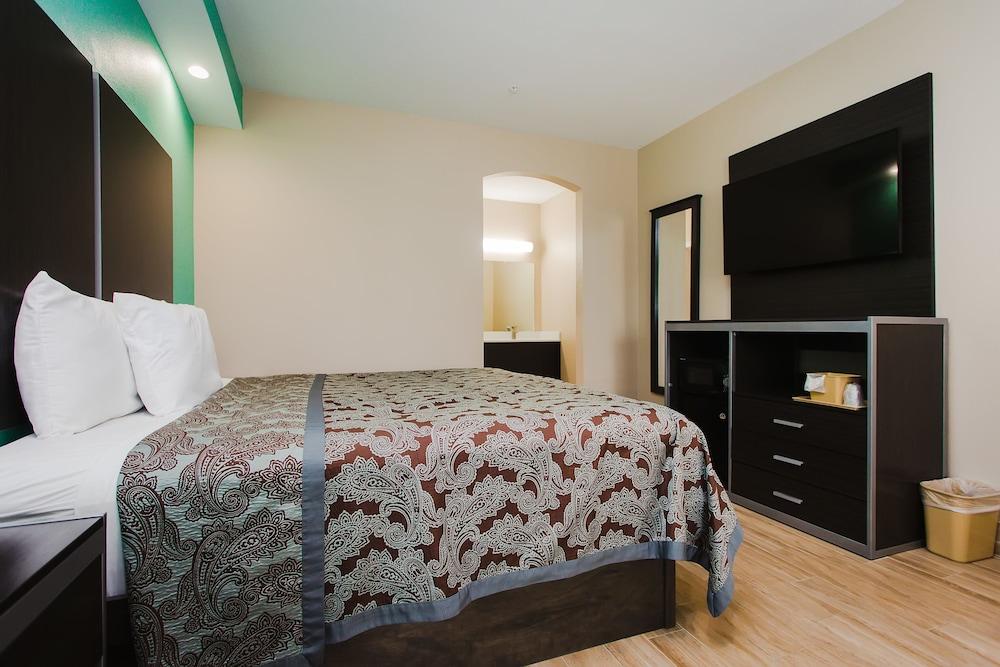 Palace Inn and Suites - Willowbrook Mall photo 28