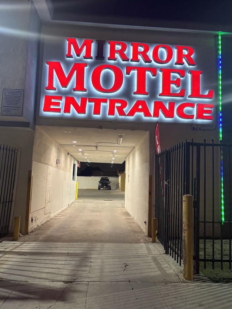 Mirror Motel photo 11