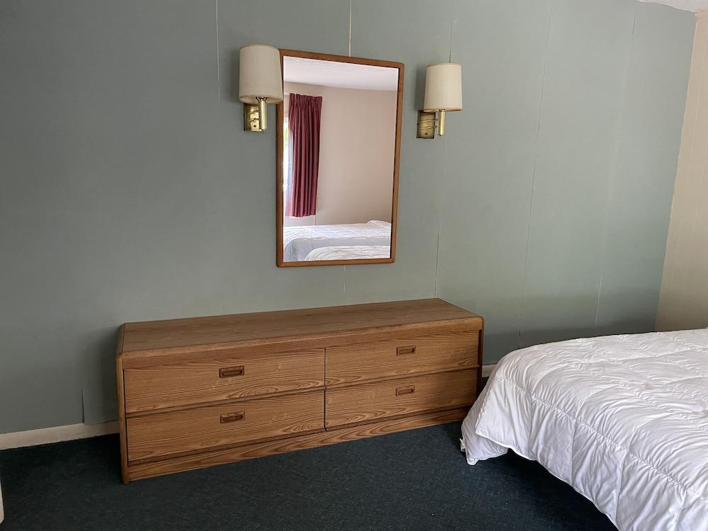 Gatehouse Motel photo 55