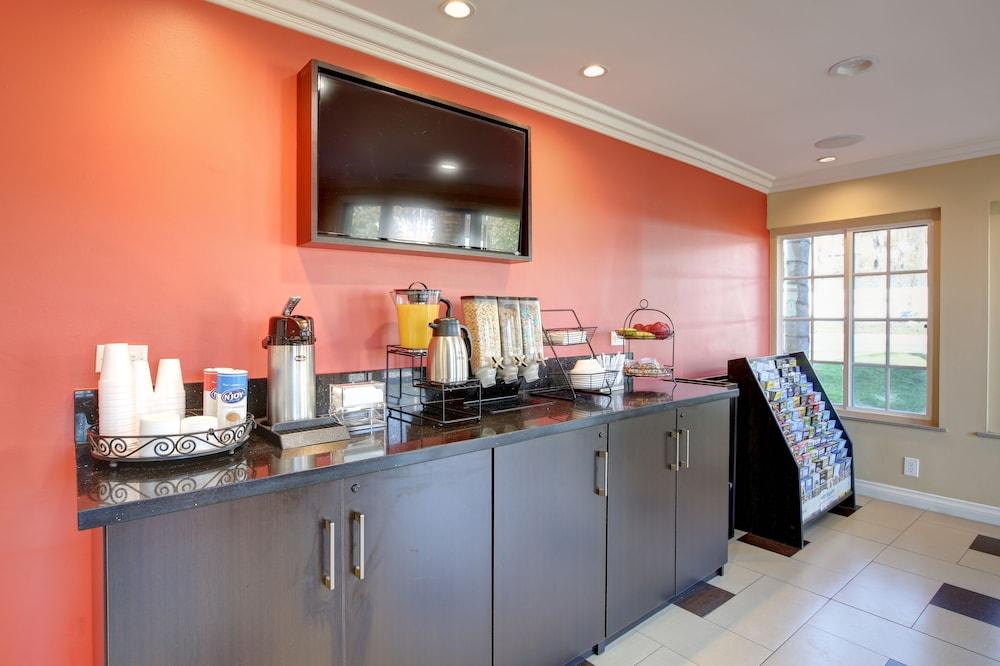 Ontario Inn & Suites photo 3