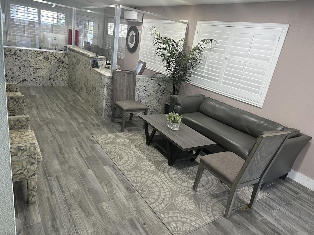 Economy Inn Buttonwillow Bakersfield I-5 photo 4