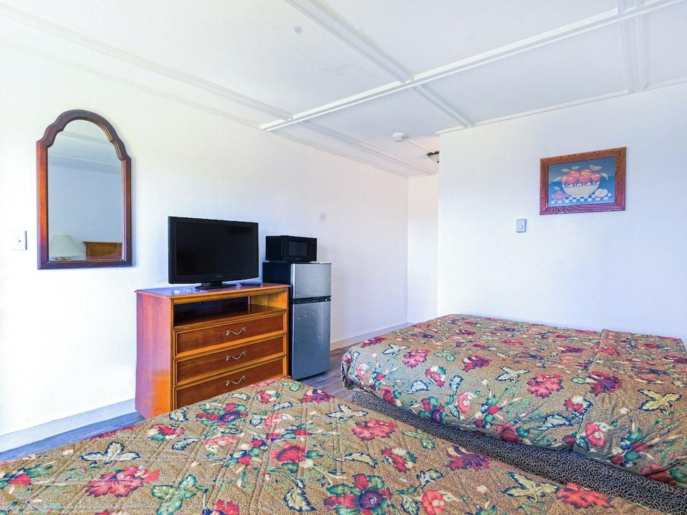 Country Hearth Inn & Suites By OYO Sturgis photo 11