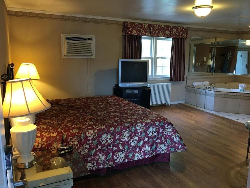 Colonie inn and Suites photo 8