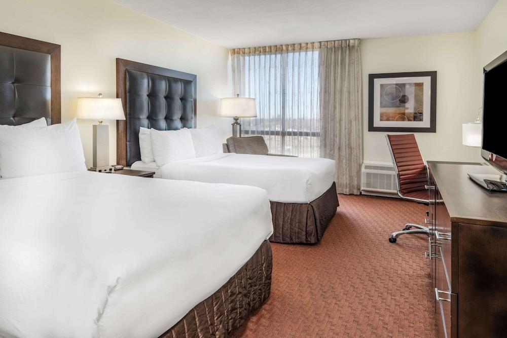 Wyndham Sacramento photo 5