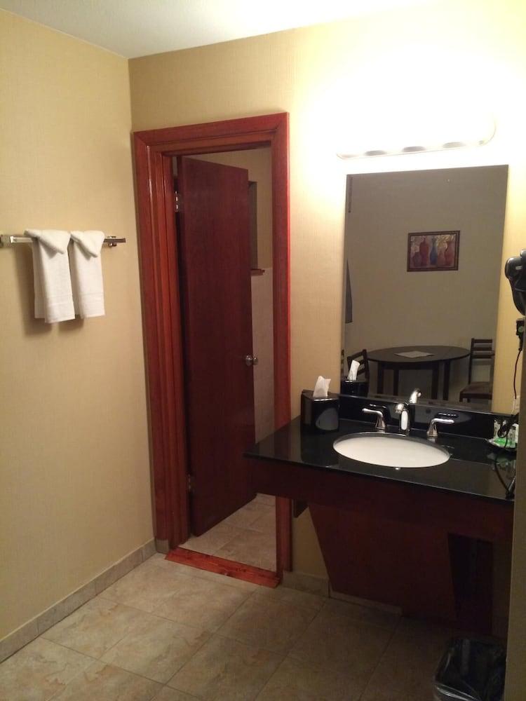 Pacer Inn And Suites Delaware photo 27