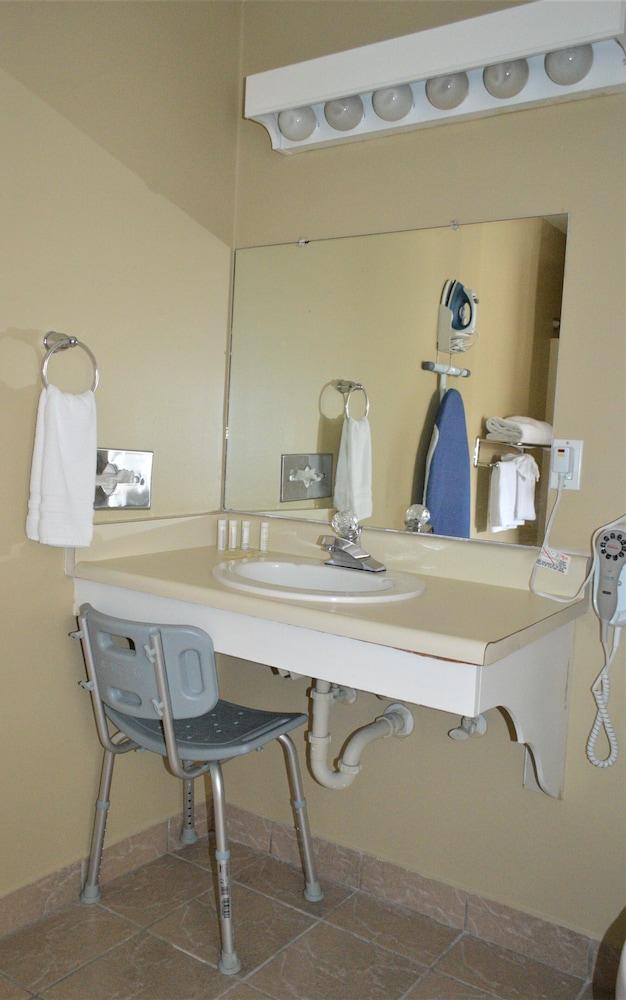 Studio 9 Fort Bragg, LLC. photo 53