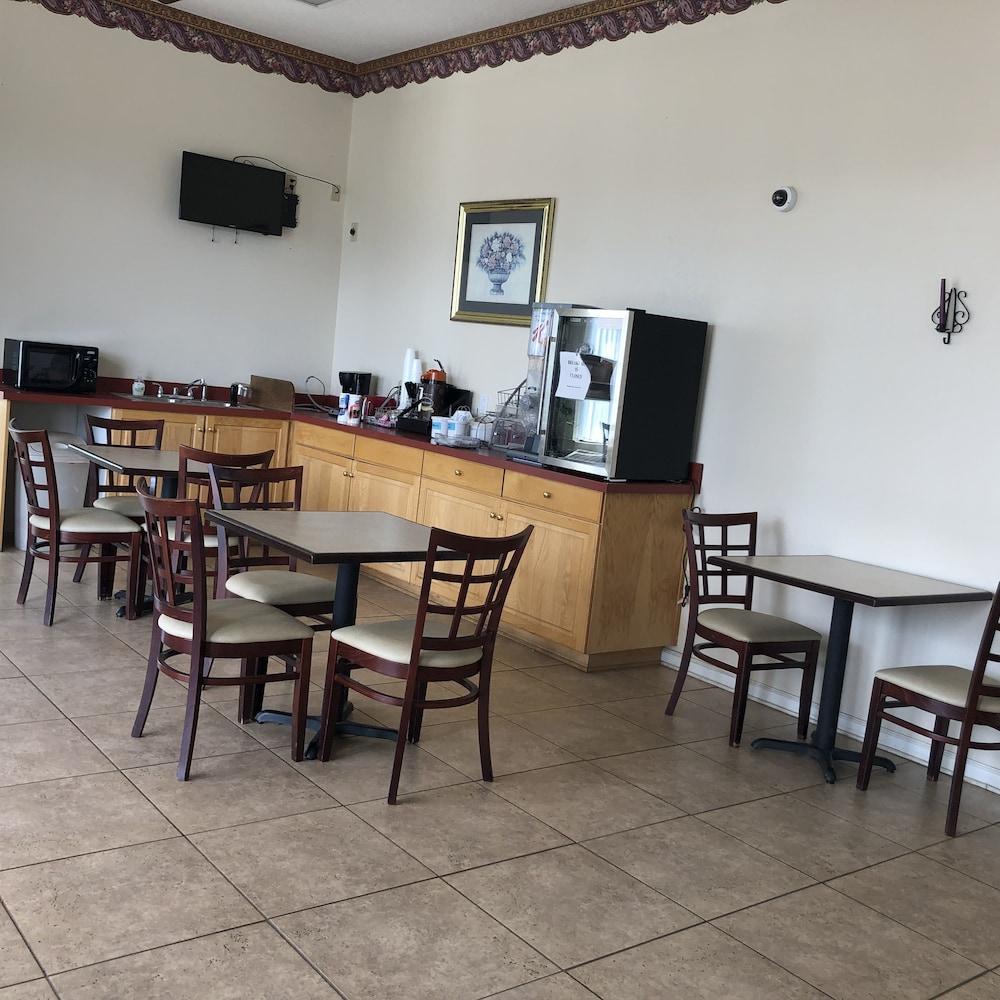 Clairmont Inn photo 20