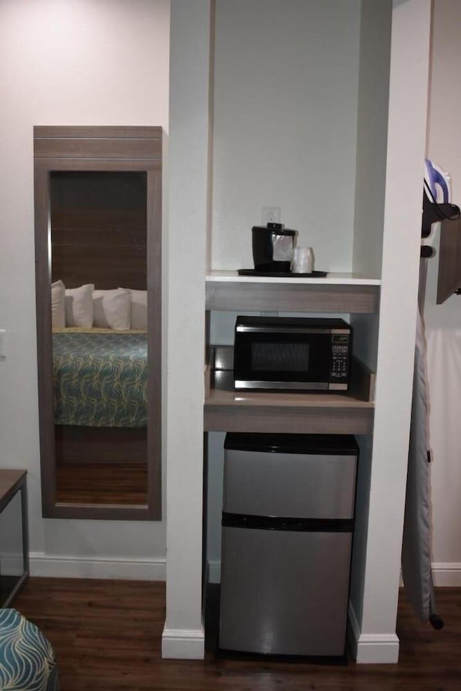 Grand Villa Inn & Suites - Humble photo 4