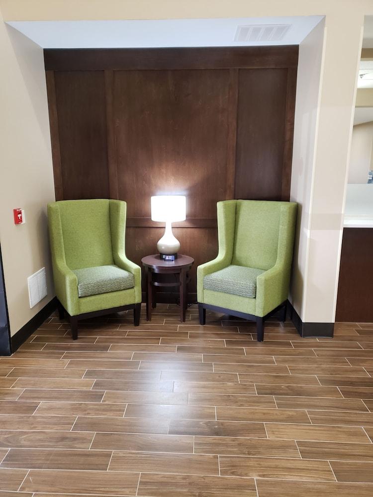 Comfort Suites Sioux Falls Mall District photo 27