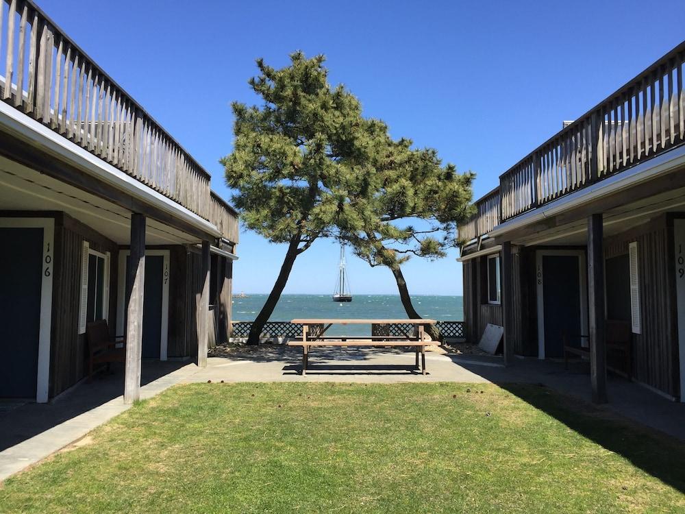 Vineyard Harbor Motel - Private Beach photo 36