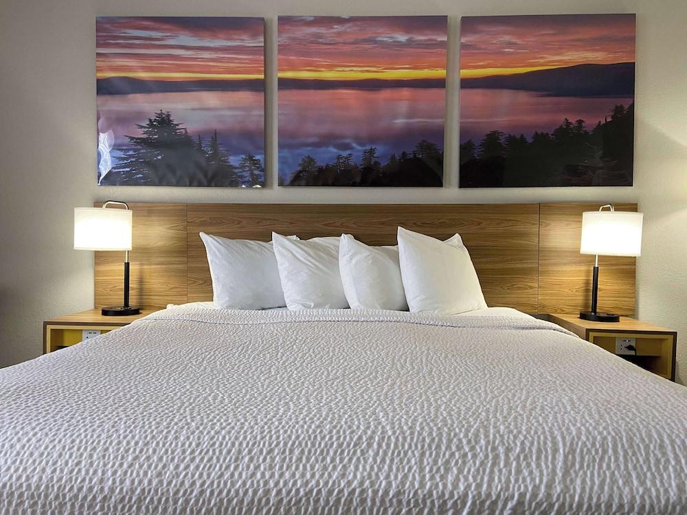 Days Inn by Wyndham Rawlins photo 21