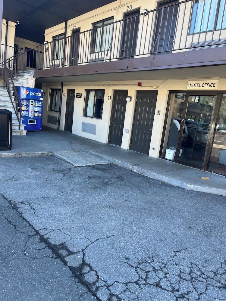 Metro Motel photo 7
