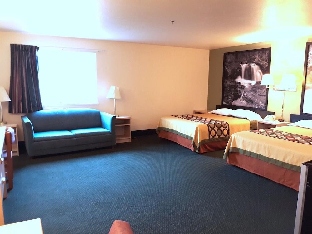 Super 8 by Wyndham Hamilton photo 3