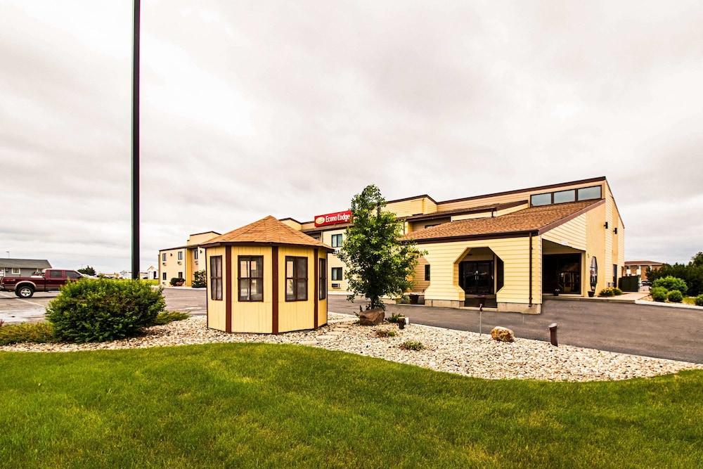 Econo Lodge Watertown photo 8