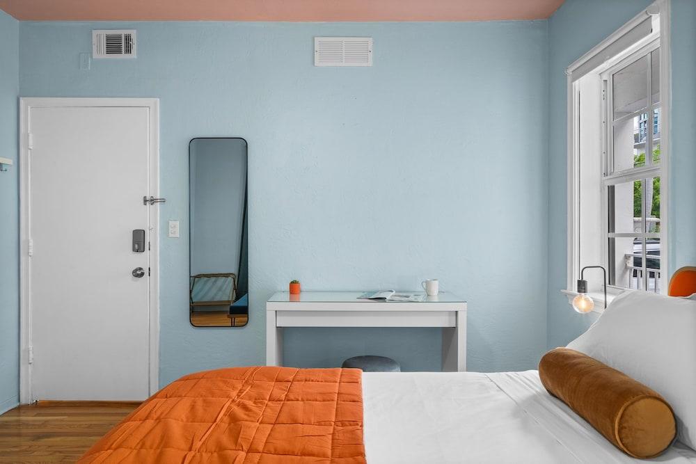Blue Flamingo Suites photo 92