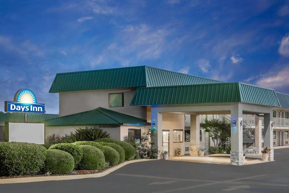 Days Inn by Wyndham Blakely photo 13