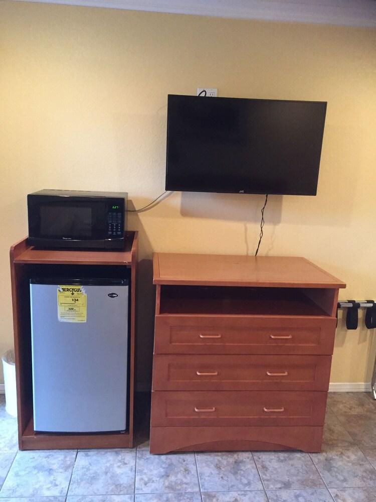 Bayshore Inn Motel photo 39