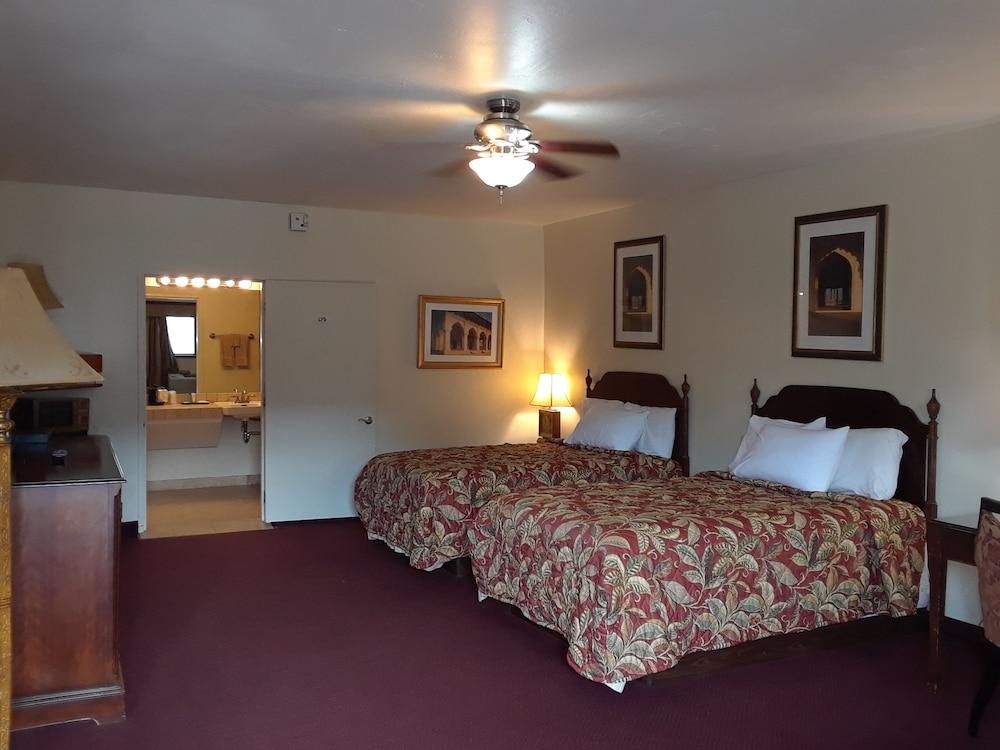 Cedar Glade Resort photo 19
