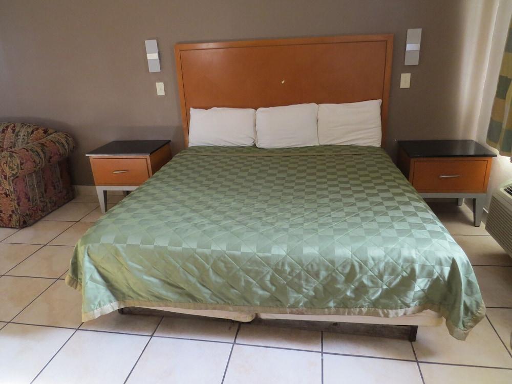 Executive Inn and Suites photo 24