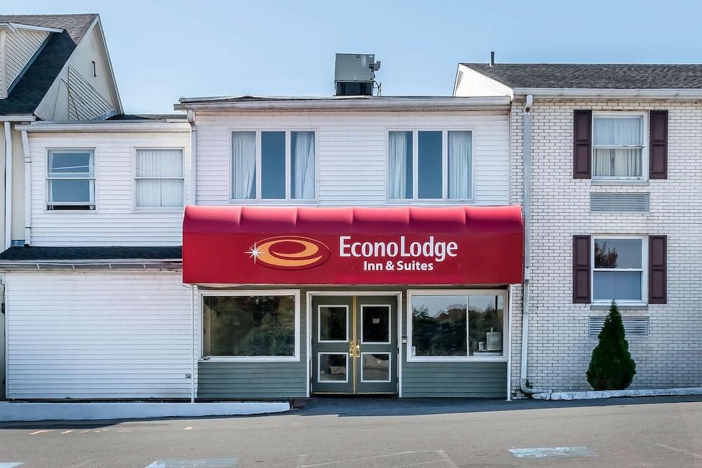 Econo Lodge Reading Airport photo 40