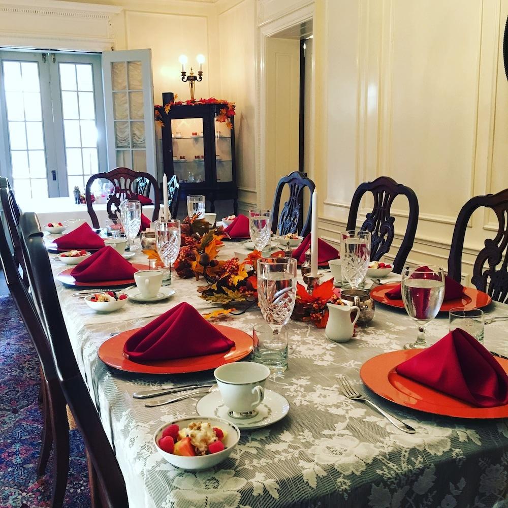 The Inn at Irwin Gardens photo 11
