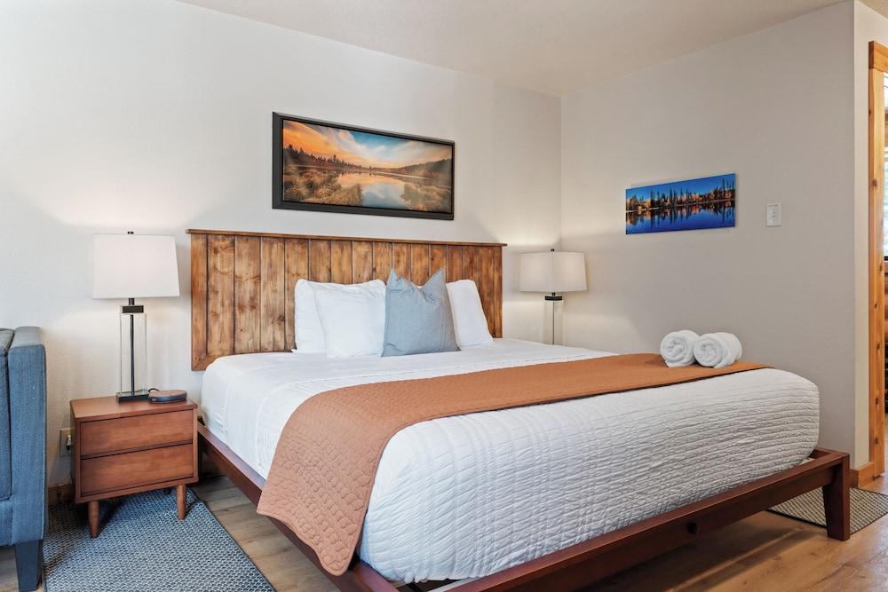 Duck Creek Village Inn photo 90