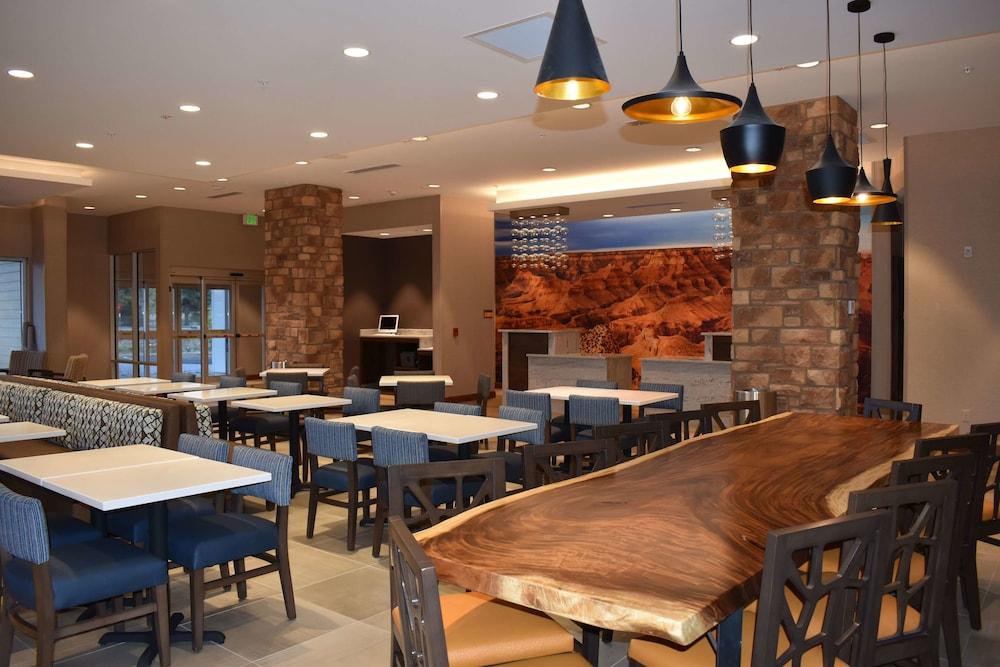 La Quinta Inn & Suites by Wyndham Flagstaff East I-40 photo 33