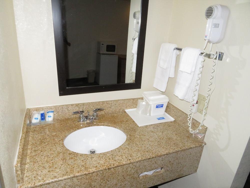 Rodeway Inn Austell Six Flags photo 38