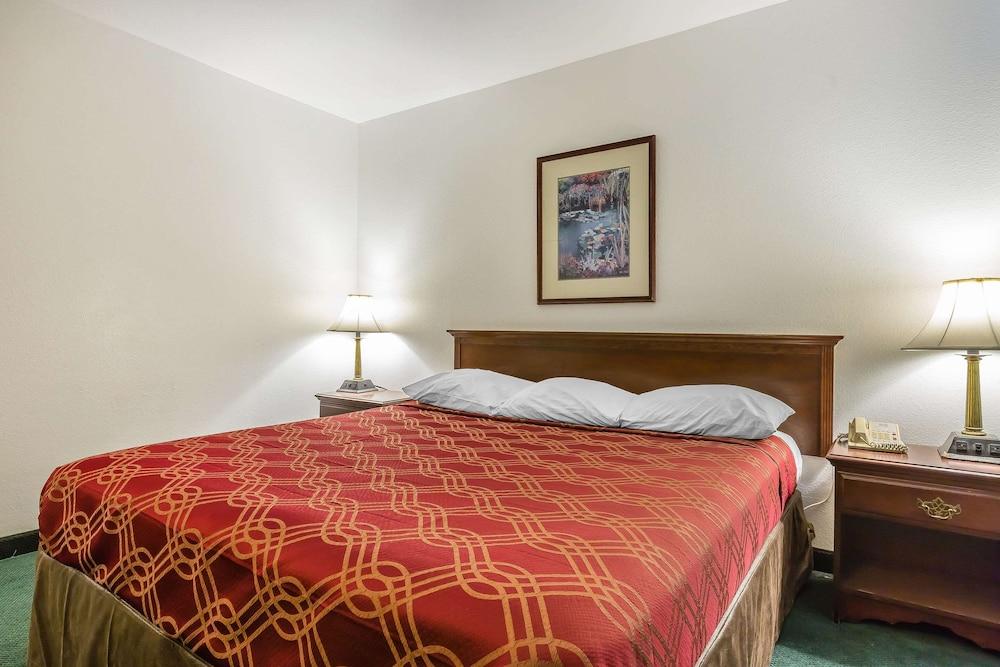 Economy Inn Buttonwillow Bakersfield I-5 photo 15