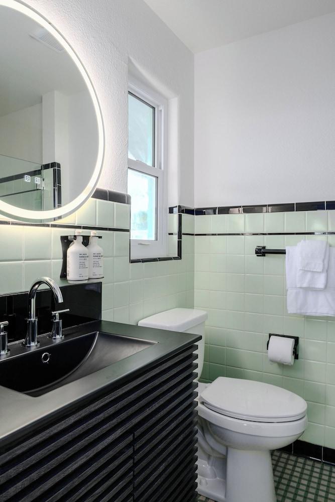 Haleys Court Boutique Motel photo 66