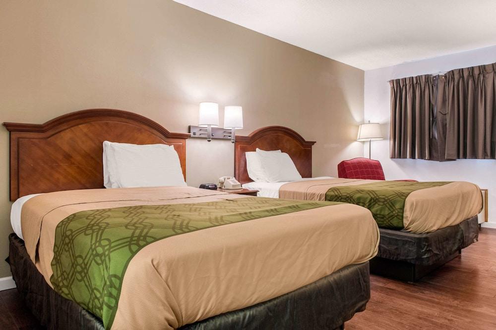 Econo Lodge Holland - Toledo photo 7