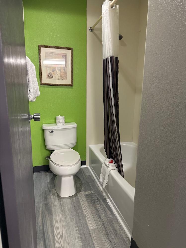 La Quinta Inn by Wyndham Omaha Southwest photo 10