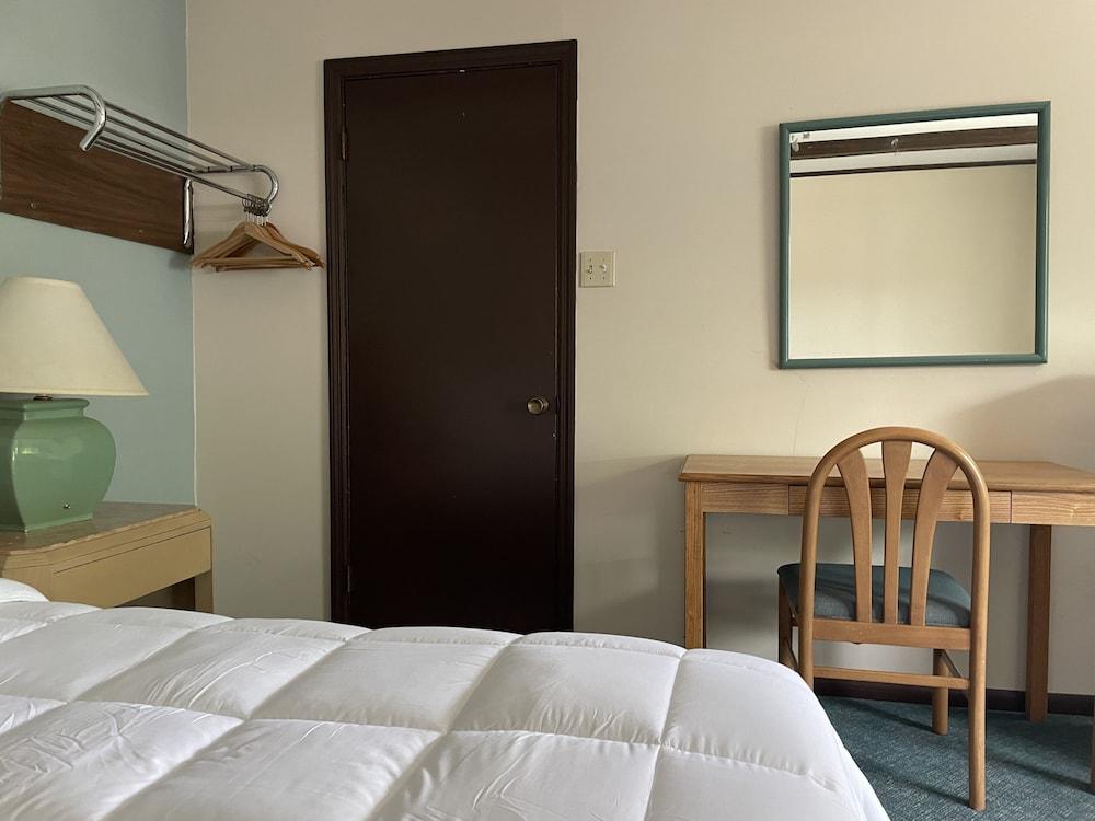 Gatehouse Motel photo 60