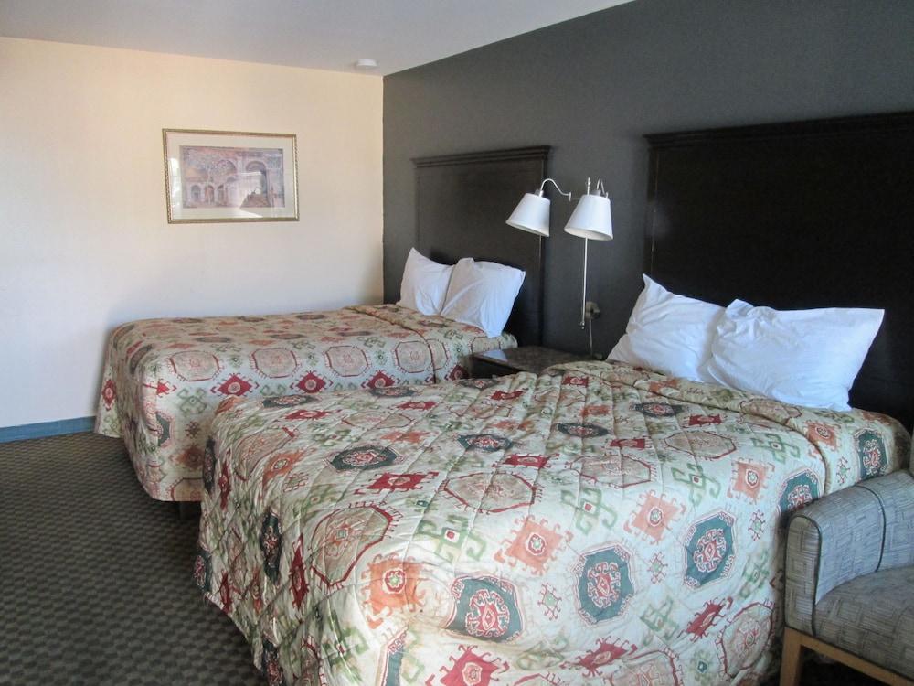 Delux Inn & Suites photo 3
