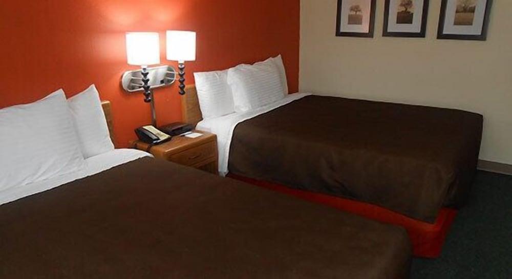 AmericInn by Wyndham Mora photo 5