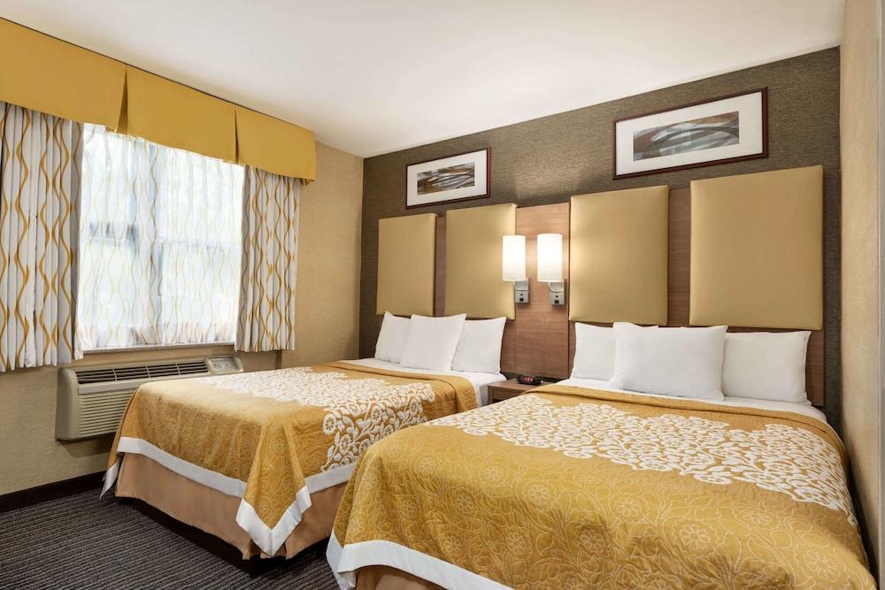 Days Inn by Wyndham Brooklyn photo 8