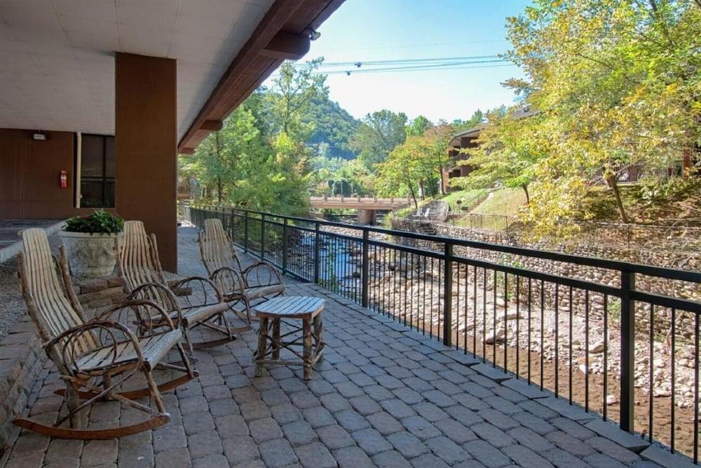 Old Creek Lodge photo 29