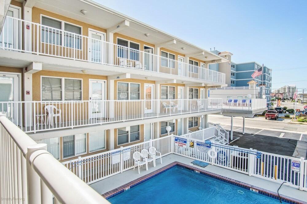 The Harbor Light Family Resort photo 20