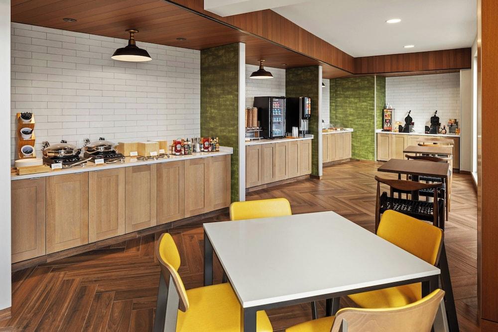 Fairfield Inn & Suites by Marriott Cedar Rapids North photo 34
